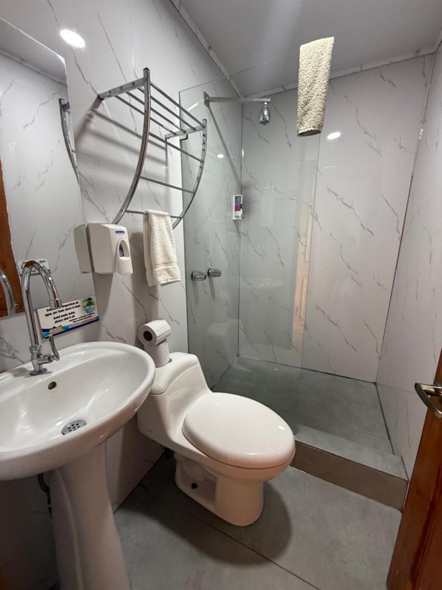 Hotel Uran Rivas Εξωτερικό φωτογραφία