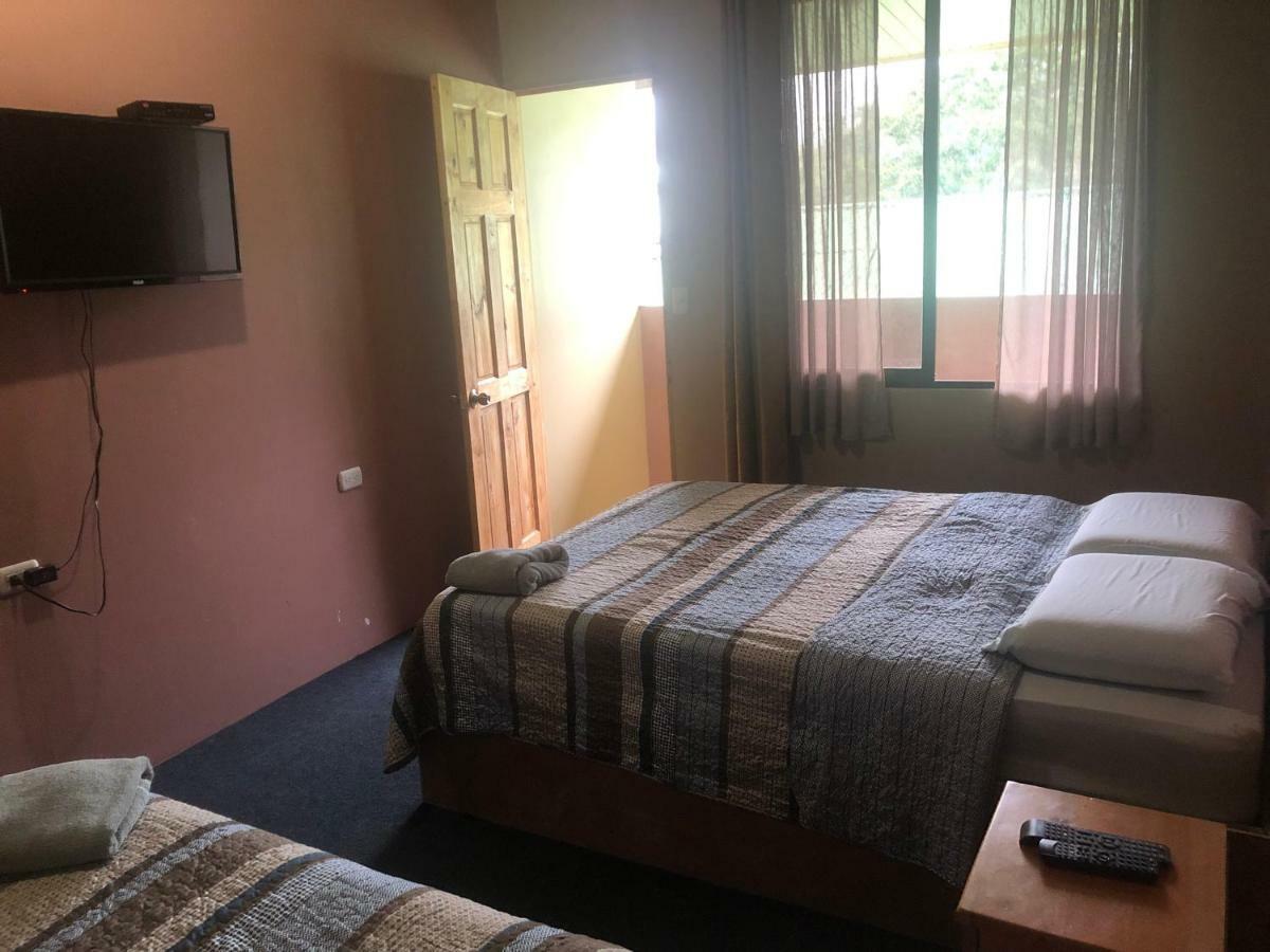 Hotel Uran Rivas Εξωτερικό φωτογραφία